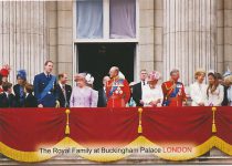 (1148) The Royal Family, June 2010 (17 x 12 cm)