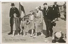 (245) Queen Juliana and daughters, 1948