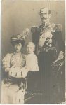 (332) Maud & Haakon with little Olav, 1906