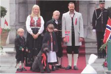 (412) Mette-Marit & Haakon with children, National Day 2011