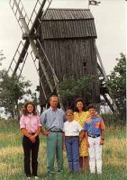 (71) Silvia & Carl Gustaf with children
