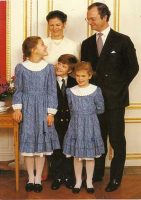 (485) The Royal Family (17 x 12 cm)