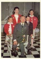 (147) Silvia & Carl Gustaf with children
