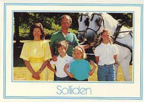 (169) Silvia & Carl Gustaf with children
