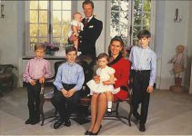 (29) Maria Teresa & Henri with 5 children